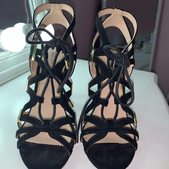 Black and gold lace up heels. - Picture 2 of 4